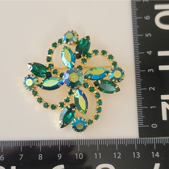 Vintage Brooch Gold Tone Emerald Green Crystals Brooch #506 - Picture 12 of 16